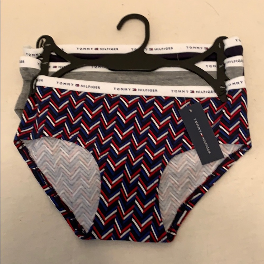 ‘Tommy Hilfiger’ 3 Hipster Underwear (Small)